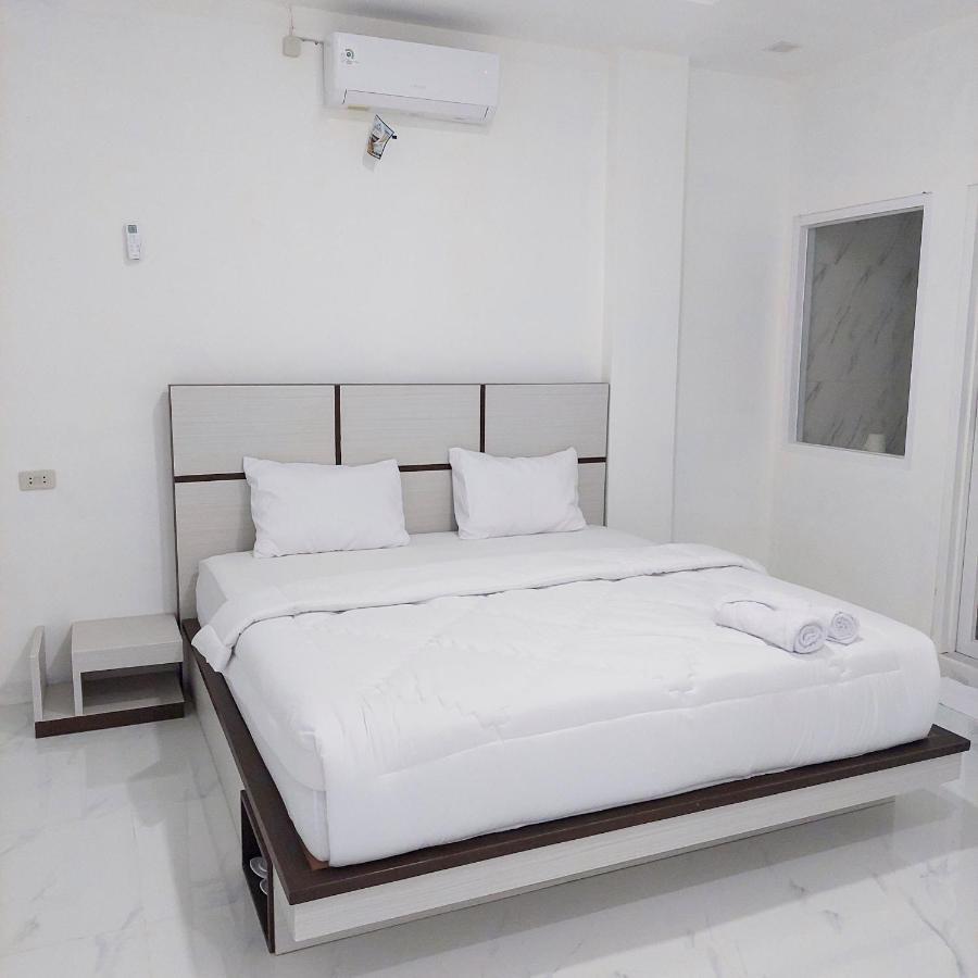 The Riton Hotel Tigaras Buitenkant foto